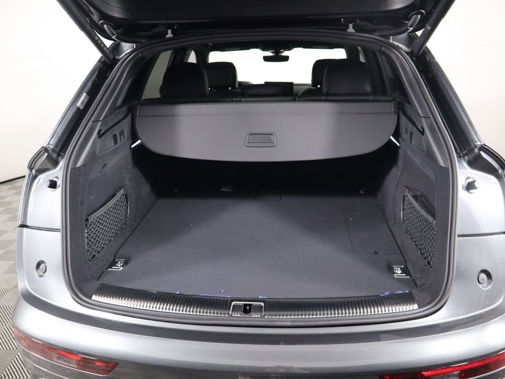 Used 2025 Audi Q5 e Premium Plus w/ Premium Plus Package image 30