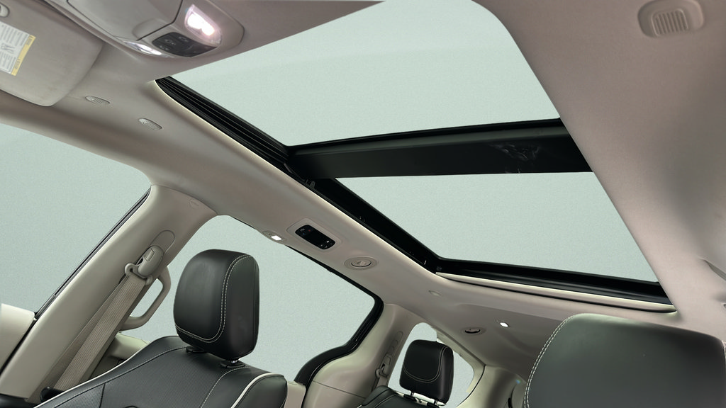 Used 2023 Chrysler Pacifica Limited FWD image 15