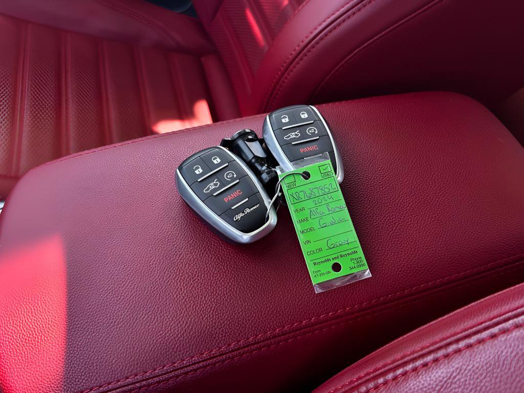 Used 2024 Alfa Romeo Giulia Veloce image 25