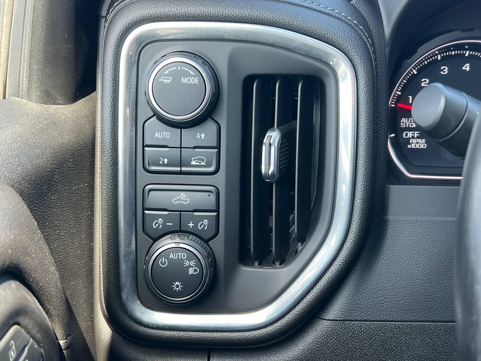 Used 2021 Chevrolet Silverado 1500 LT w/ Max Trailering Package AWD/4WD image 18