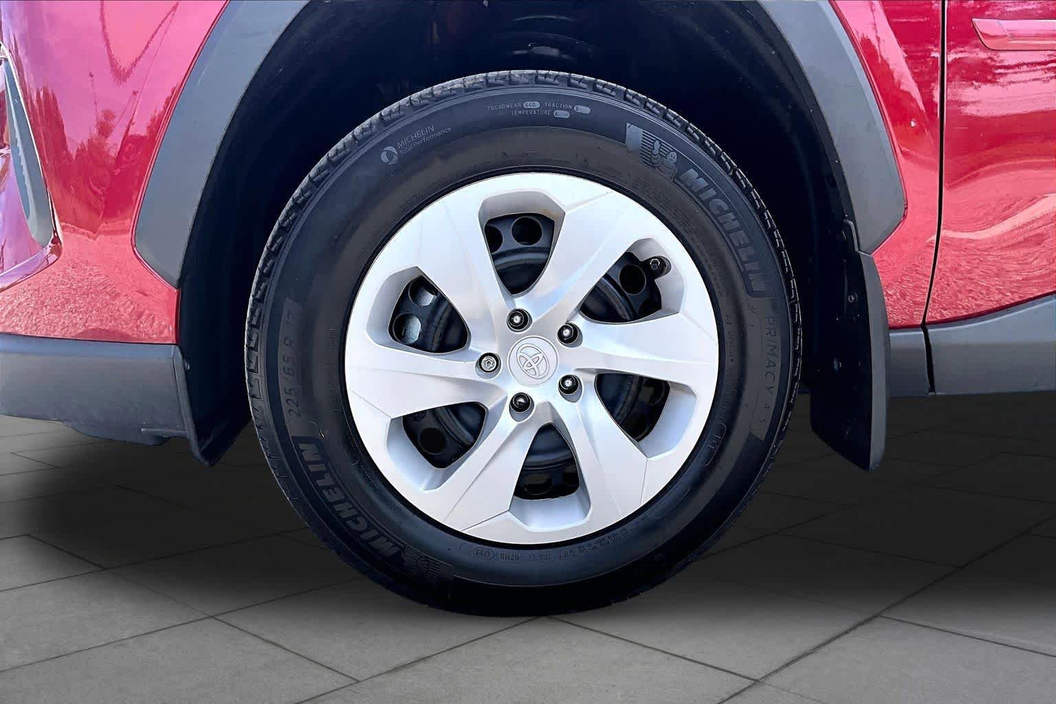 Used 2025 Toyota RAV4 LE AWD/4WD image 11