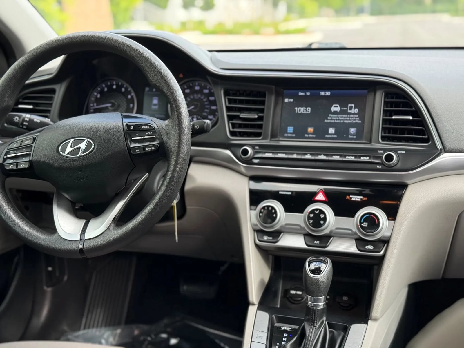 Used 2019 Hyundai Elantra SEL FWD image 16