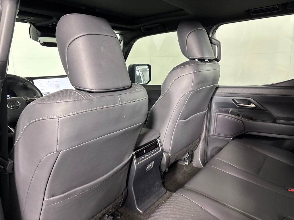 Used 2024 Lexus GX 550 w/ Cold Area Package image 31
