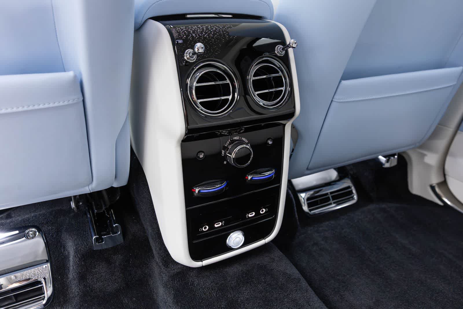 New 2027 Rolls-Royce Cullinan AWD/4WD image 41