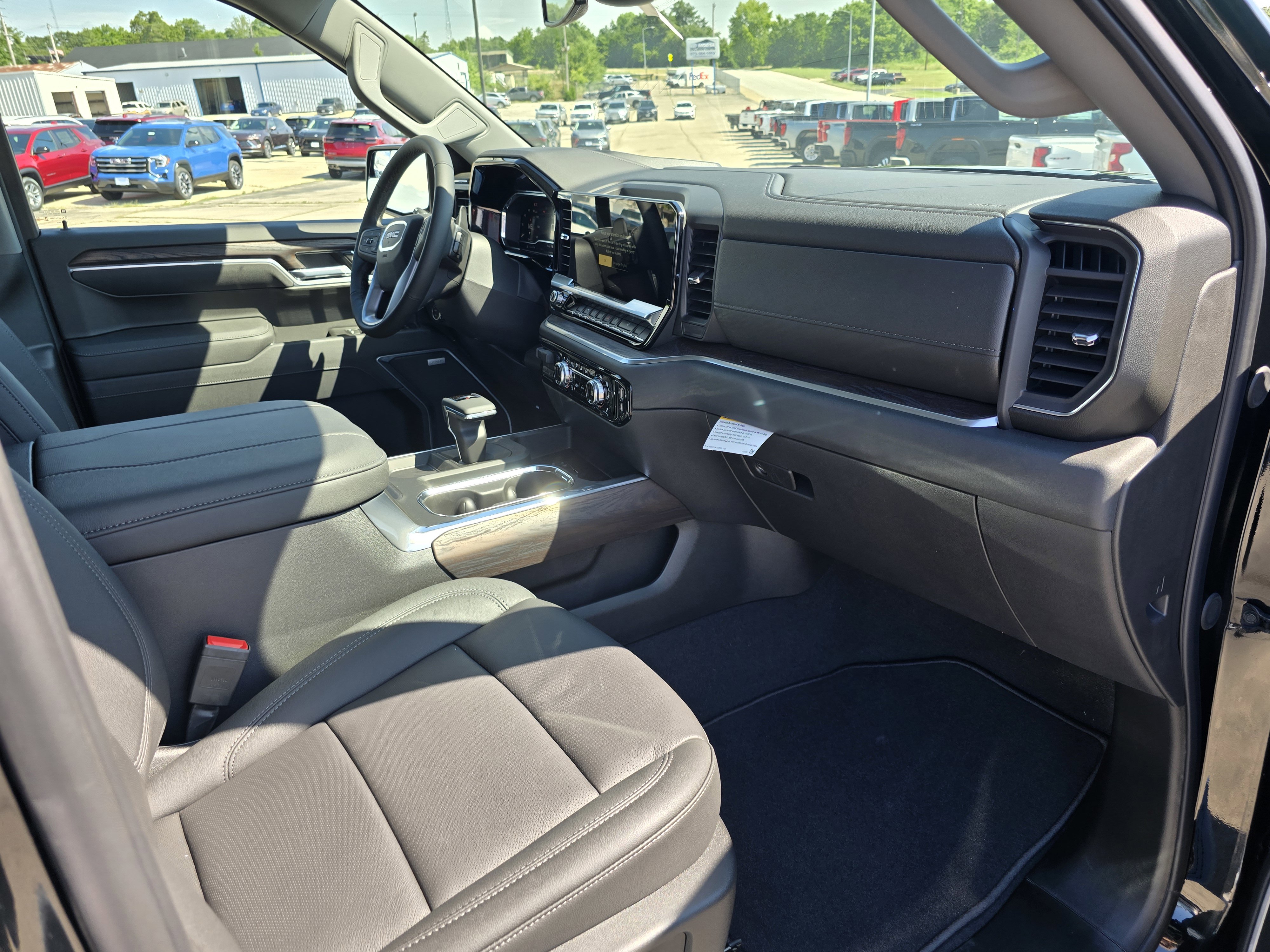 New 2025 GMC Sierra 1500 SLT w/ SLT Convenience Package image 18
