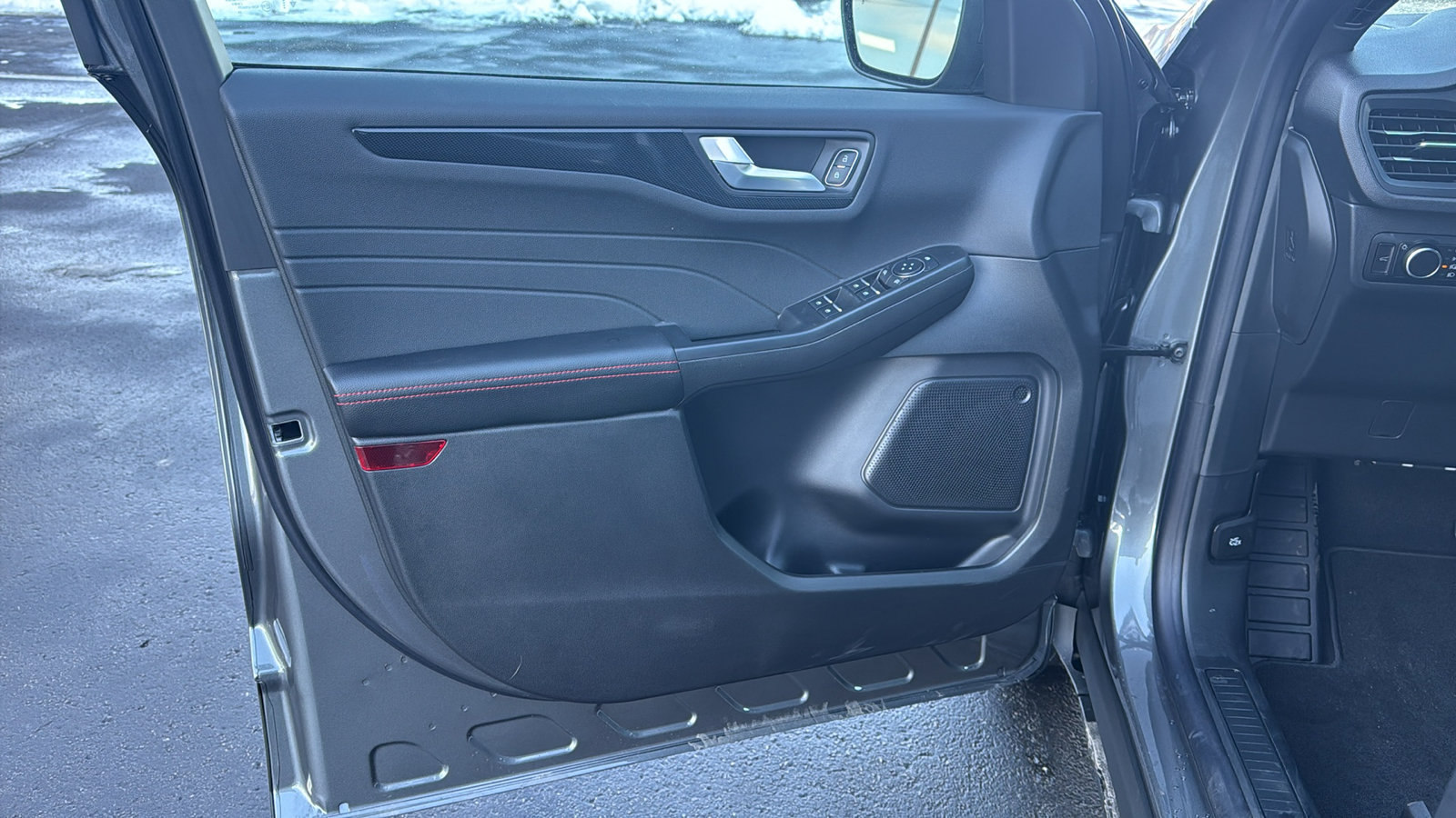 New 2026 Ford Escape ST-Line w/ Tech Pack #1 AWD/4WD image 10