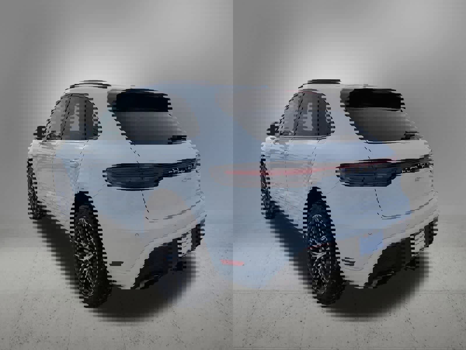 Used 2023 Porsche Macan Turbo image 4