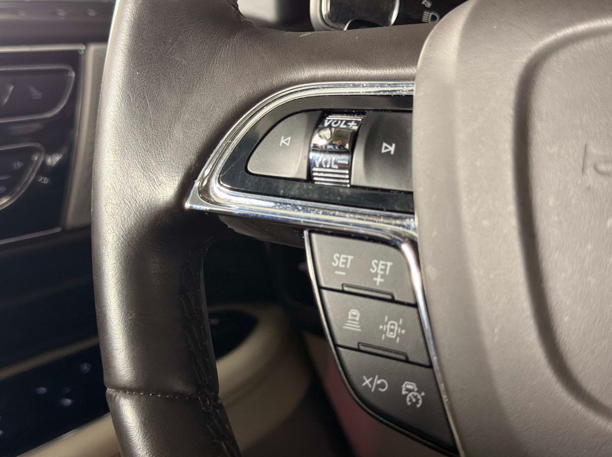 Used 2024 Lincoln Navigator L Black Label AWD/4WD image 40