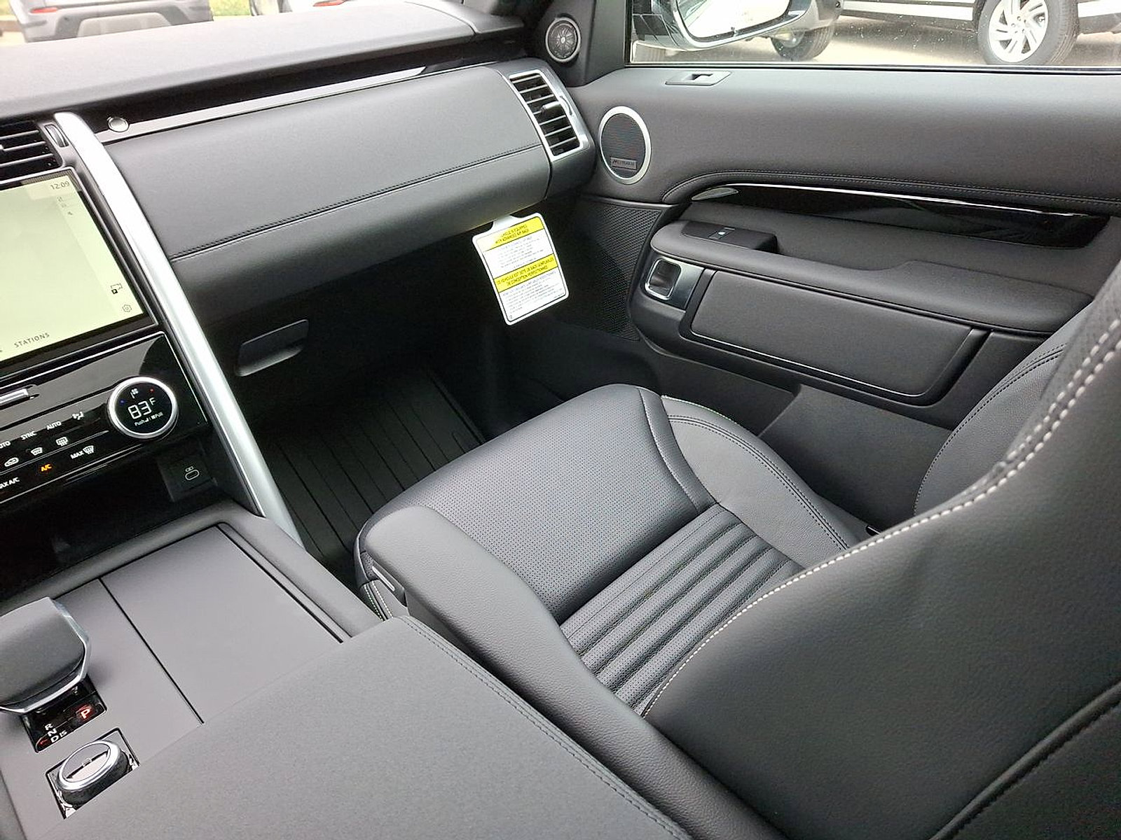 Certified 2025 Land Rover Discovery S AWD/4WD image 11