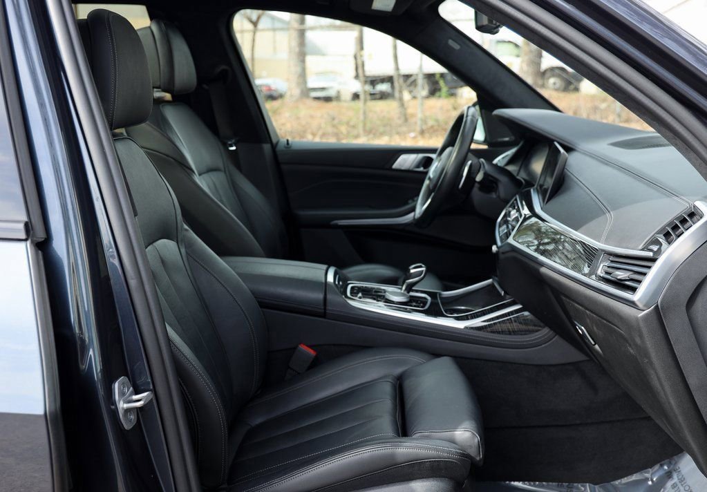 Used 2022 BMW X7 M50i w/ Cold Weather Package image 27