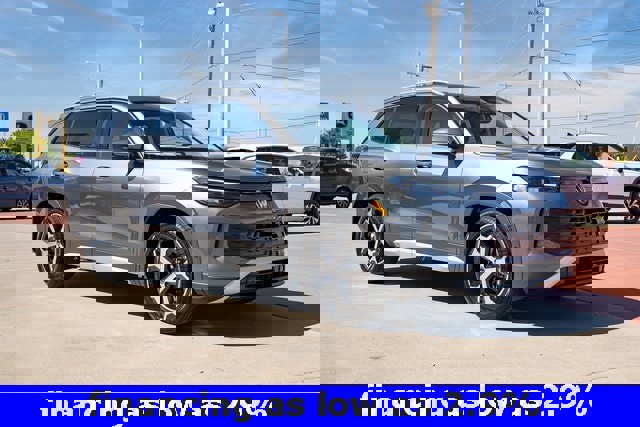 New 2025 Volkswagen Tiguan SE image 8