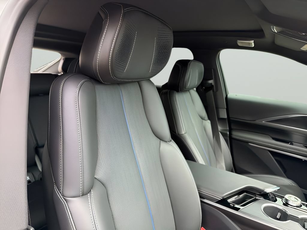 New 2026 Cadillac Lyriq Signature Sport w/ LPO, Floor Liner Package RWD image 40