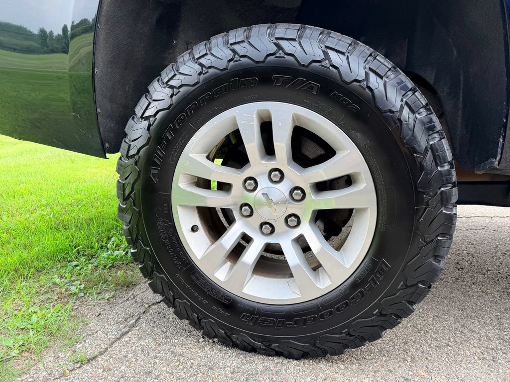 Used 2019 Chevrolet Suburban LT AWD/4WD image 7