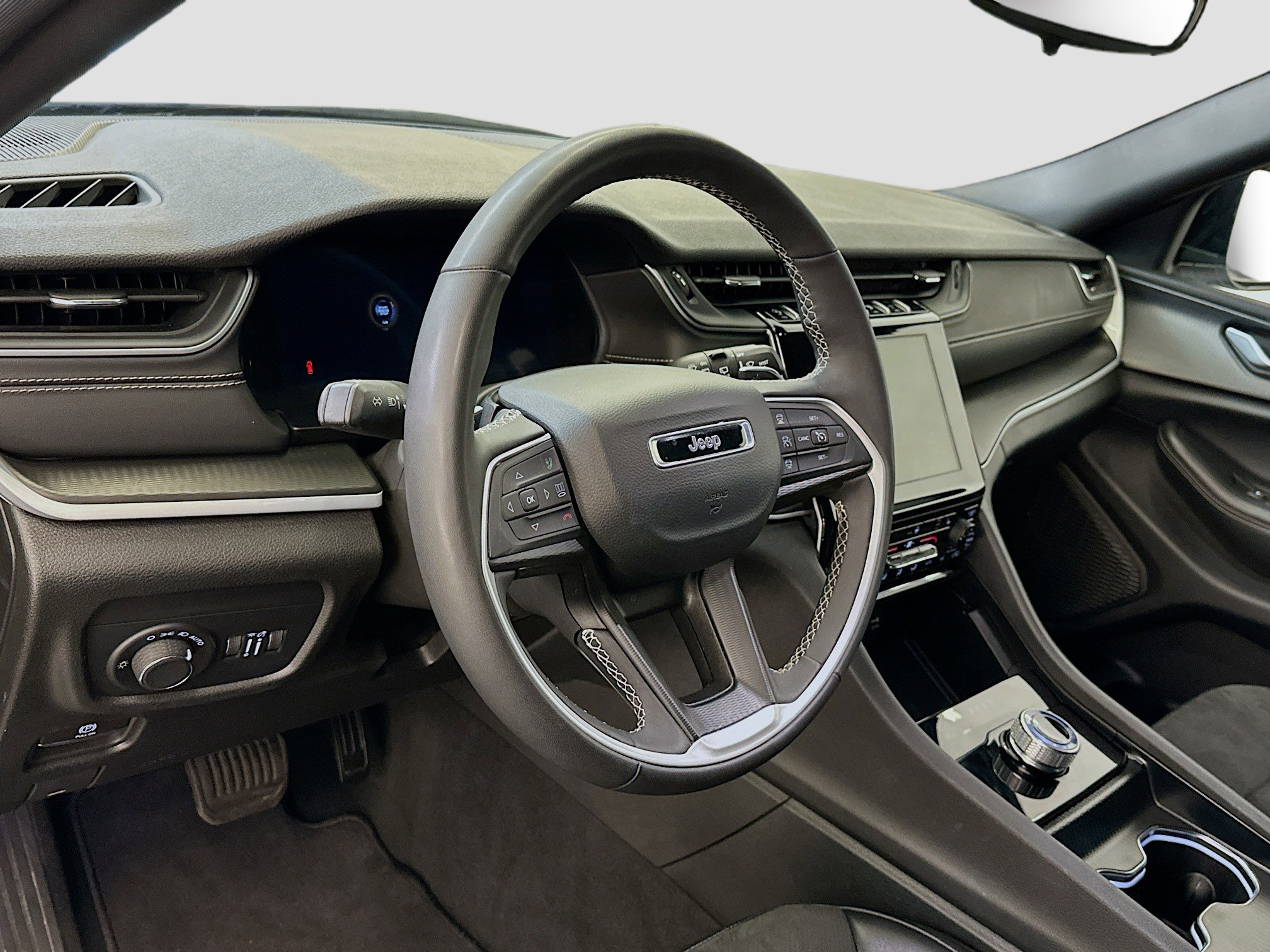 Used 2024 Jeep Grand Cherokee L Laredo image 18