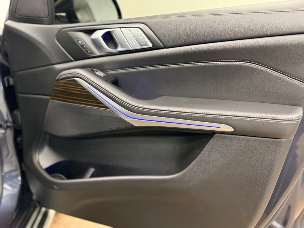 Used 2020 BMW X7 xDrive40i w/ Cold Weather Package AWD/4WD image 18