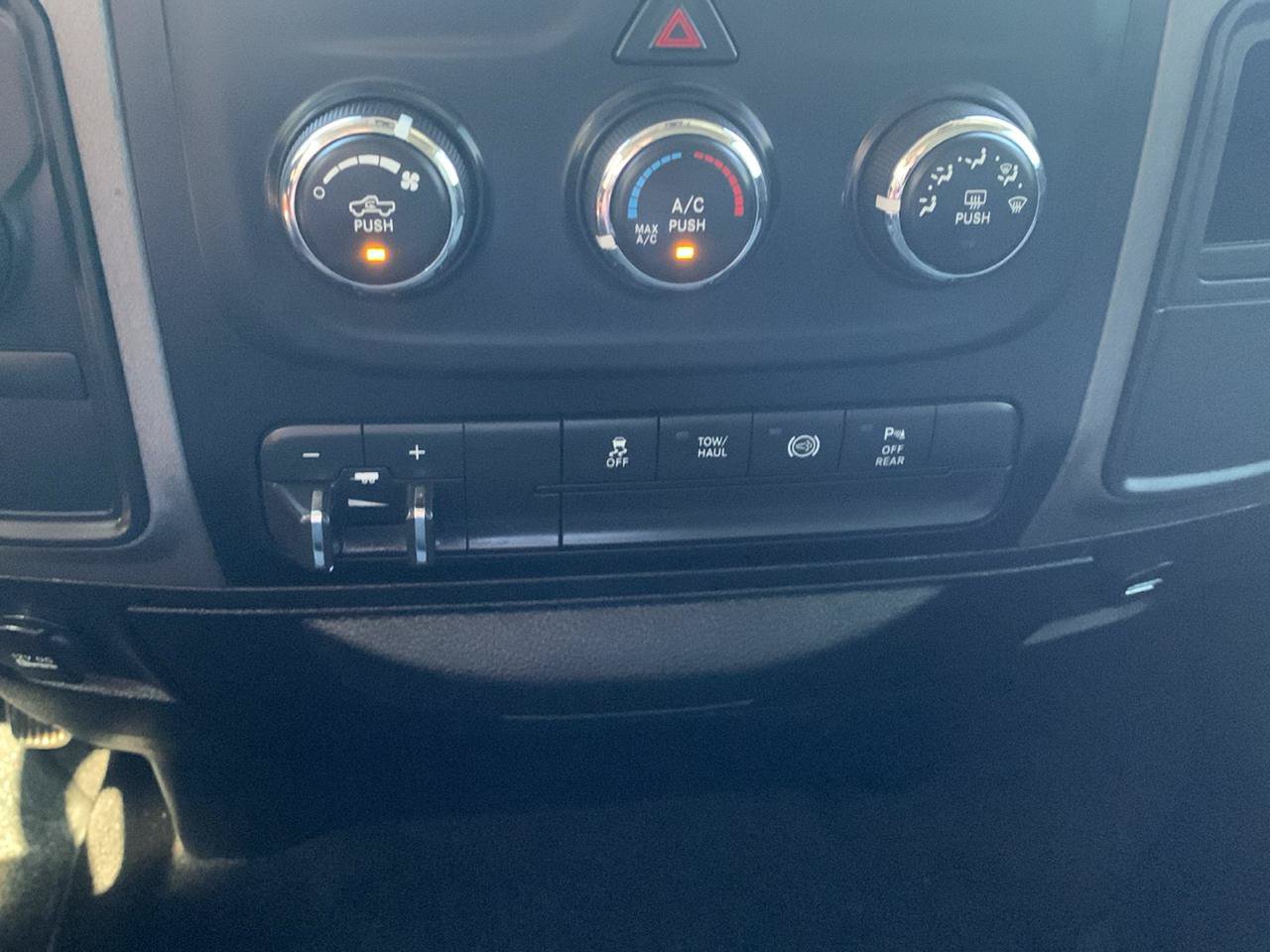 Used 2018 RAM 2500 Tradesman w/ Chrome Appearance Group AWD/4WD image 27