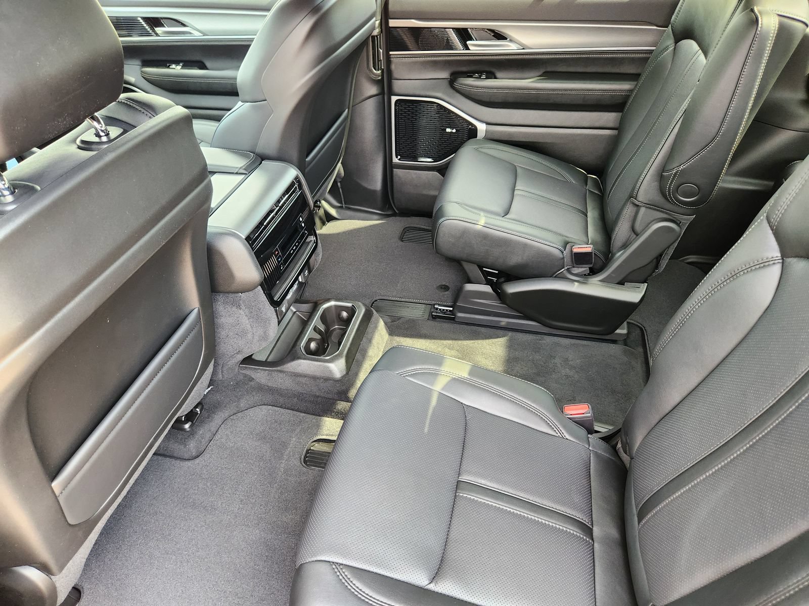 New 2026 Jeep Grand Wagoneer Limited AWD/4WD image 39
