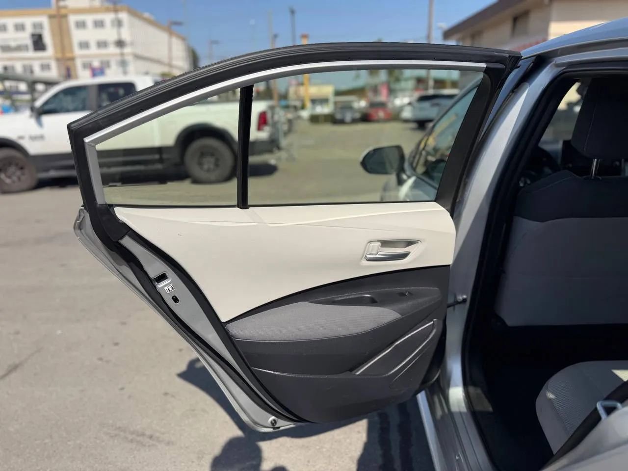Used 2020 Toyota Corolla LE w/ Carpet Mat Package (TMS) FWD image 24