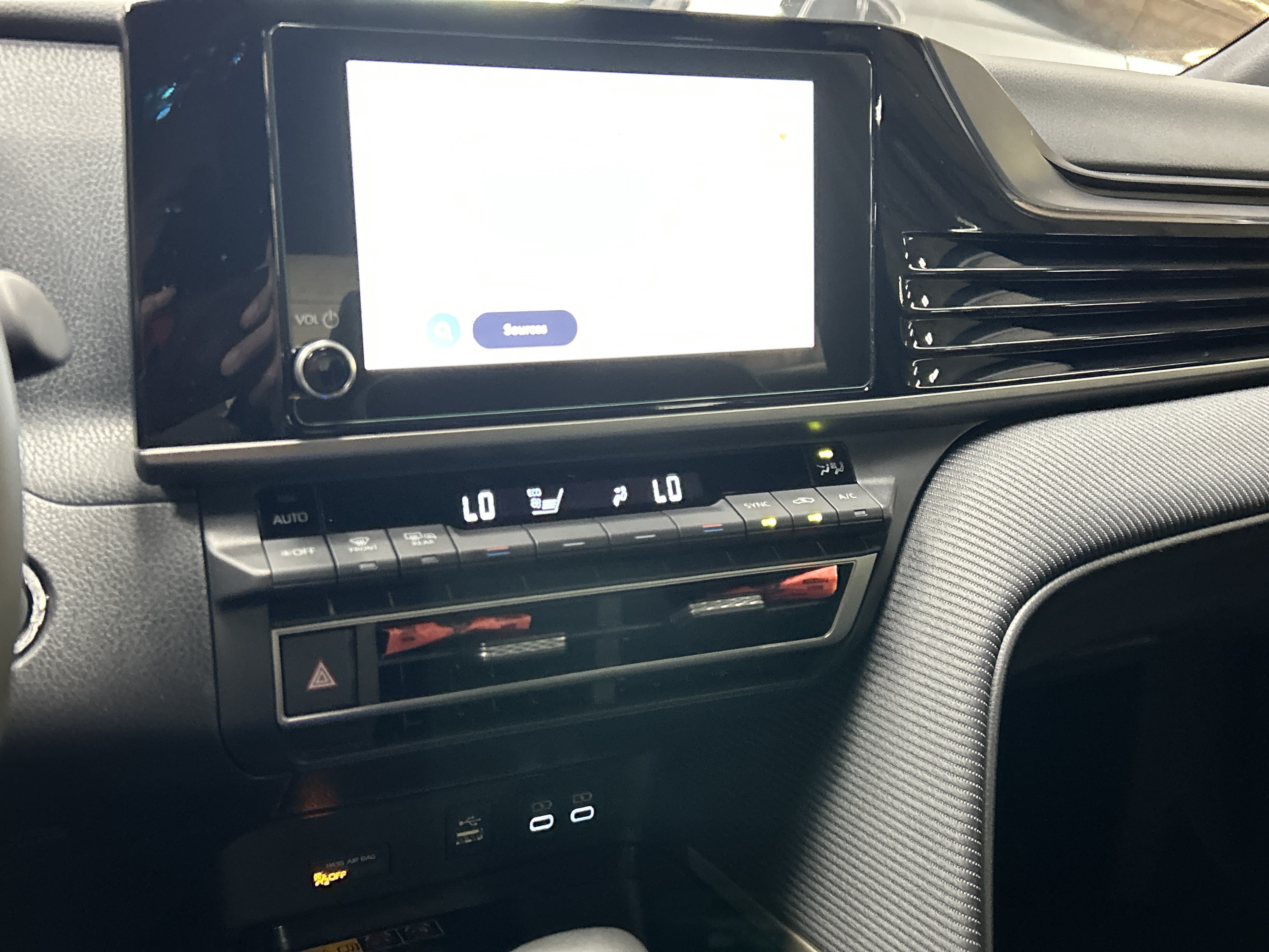 Used 2025 Toyota Camry SE w/ Convenience Package FWD image 23