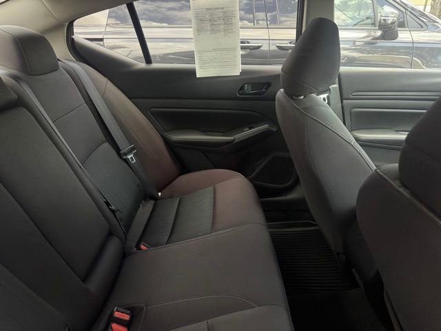 Used 2024 Nissan Altima 2.5 SV w/ SV Premium Package FWD image 5
