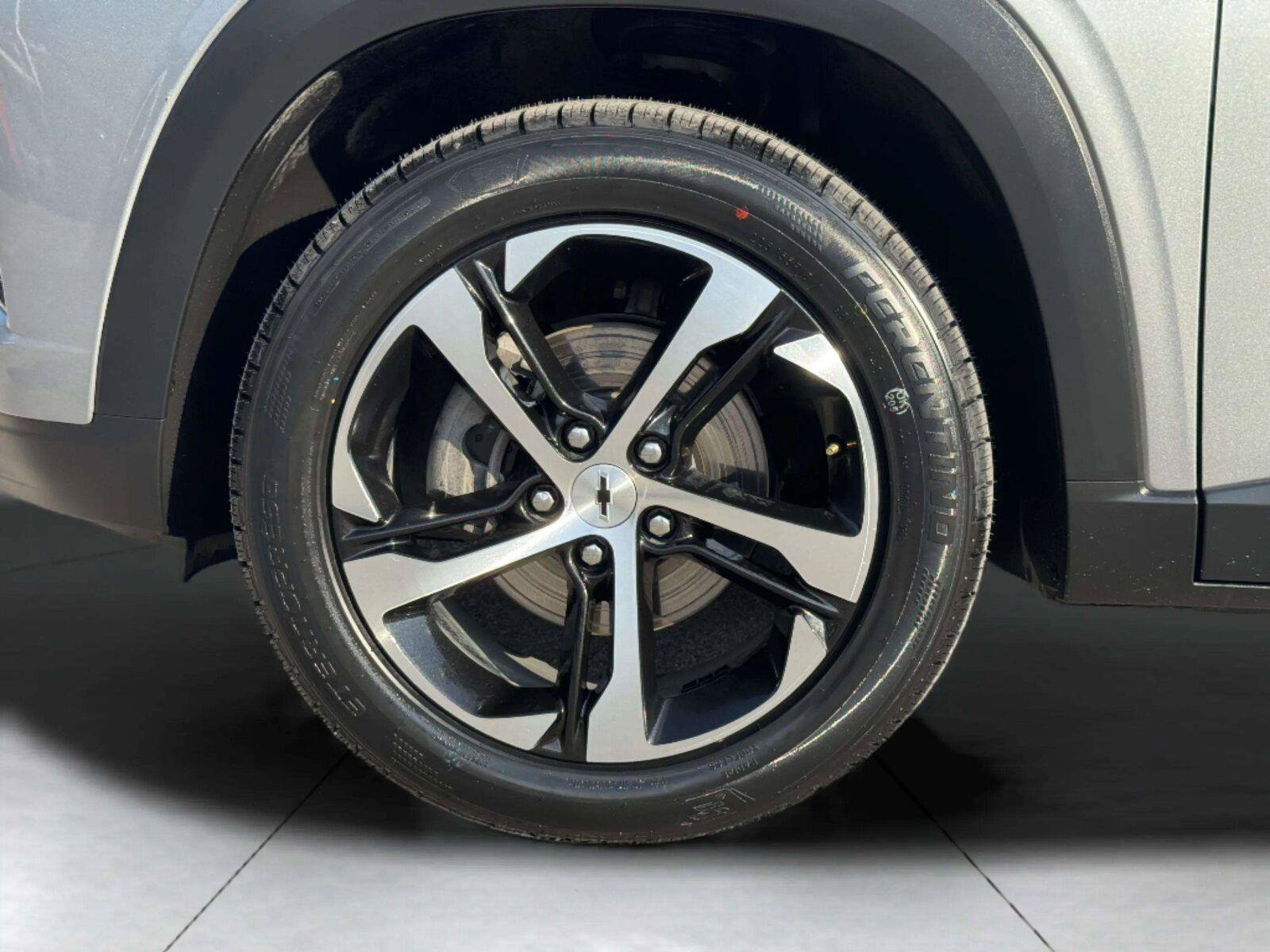 Used 2024 Chevrolet Trax RS w/ Sunroof Package FWD image 57