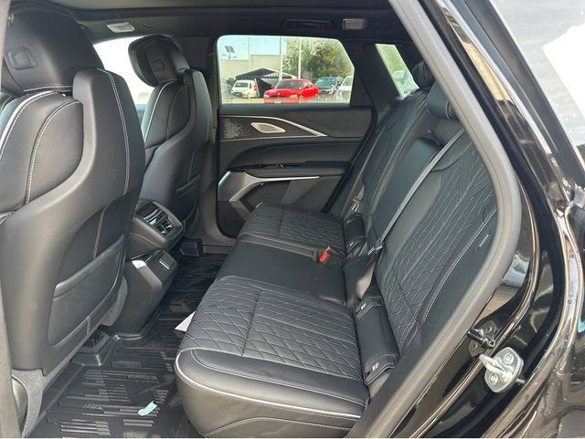 New 2026 Cadillac Lyriq V w/ Exterior Carbon Fiber Package AWD/4WD image 18