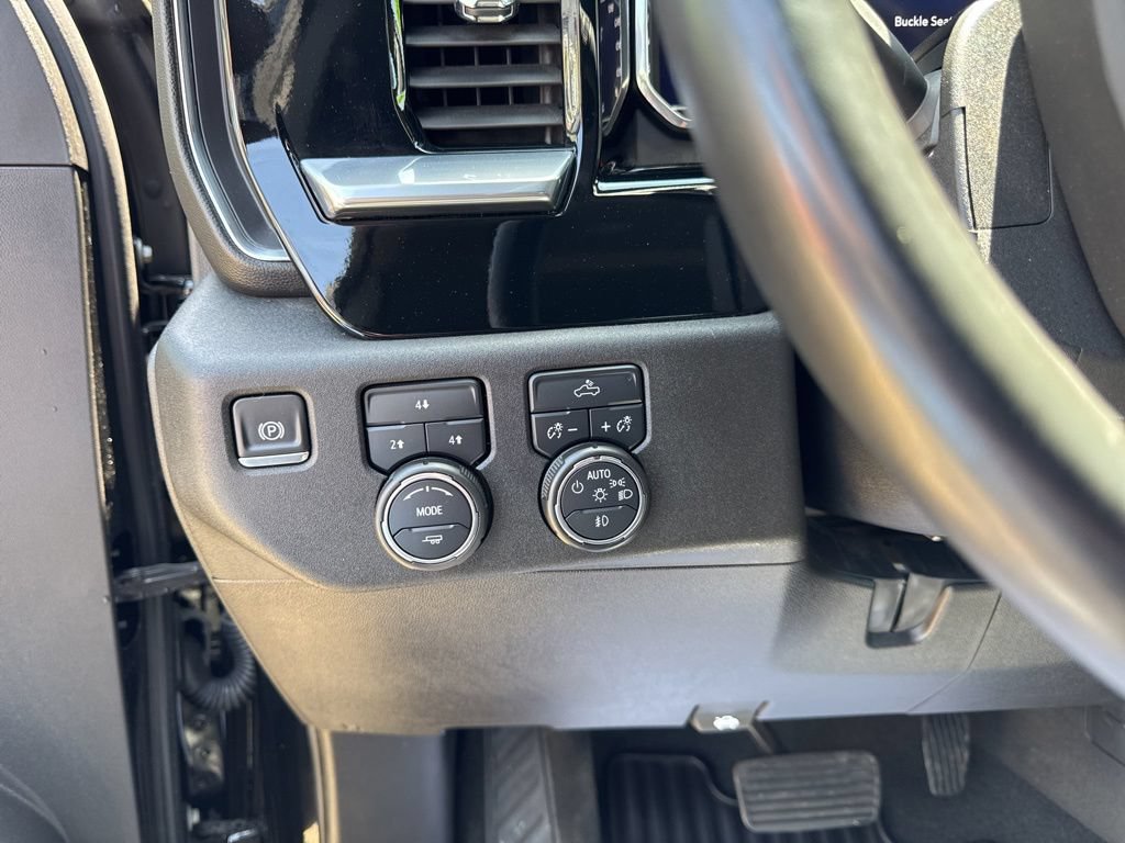 Used 2025 Chevrolet Silverado 2500 LT w/ Convenience Package AWD/4WD image 18