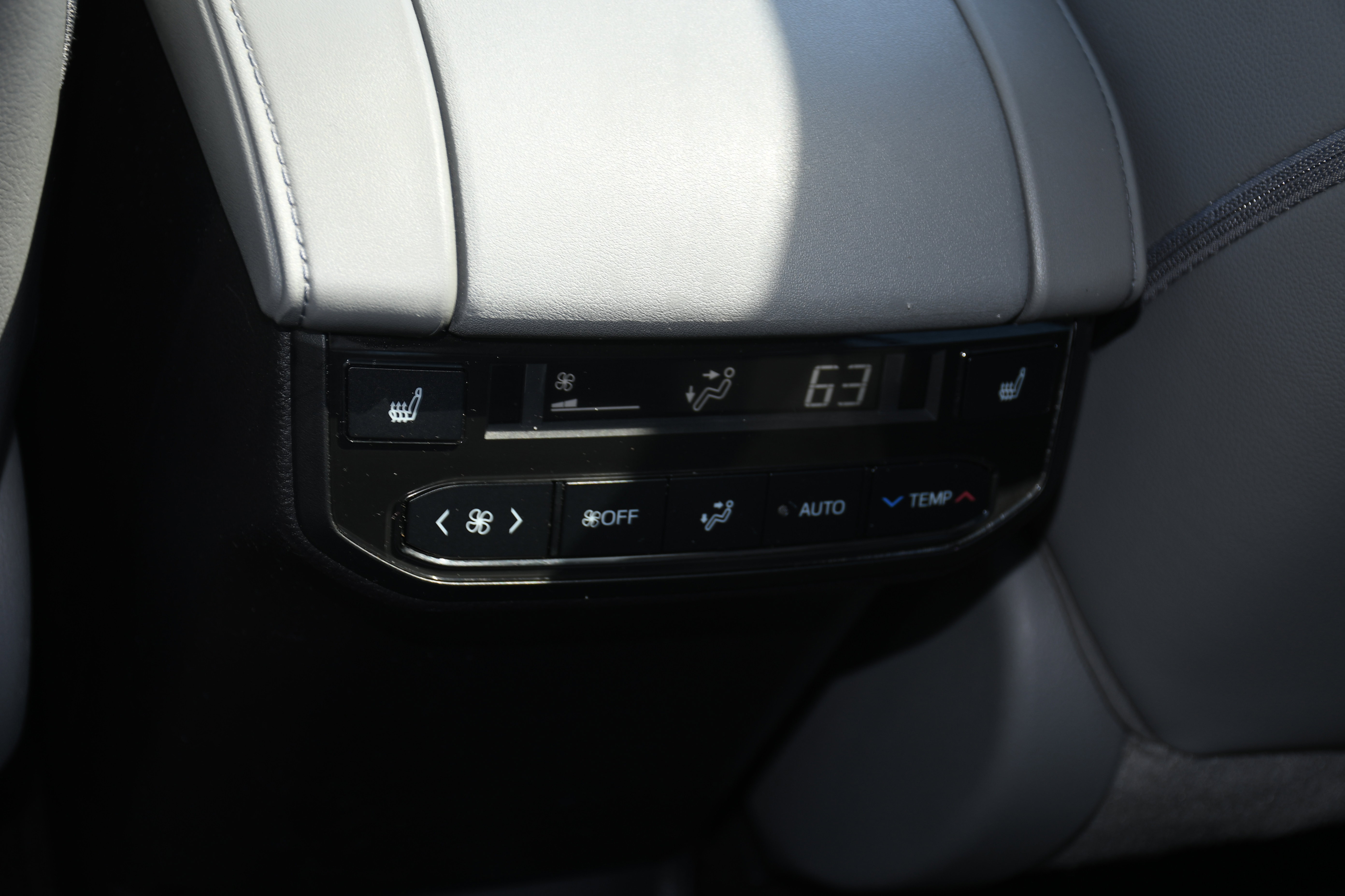 Used 2021 Toyota Highlander Platinum image 18