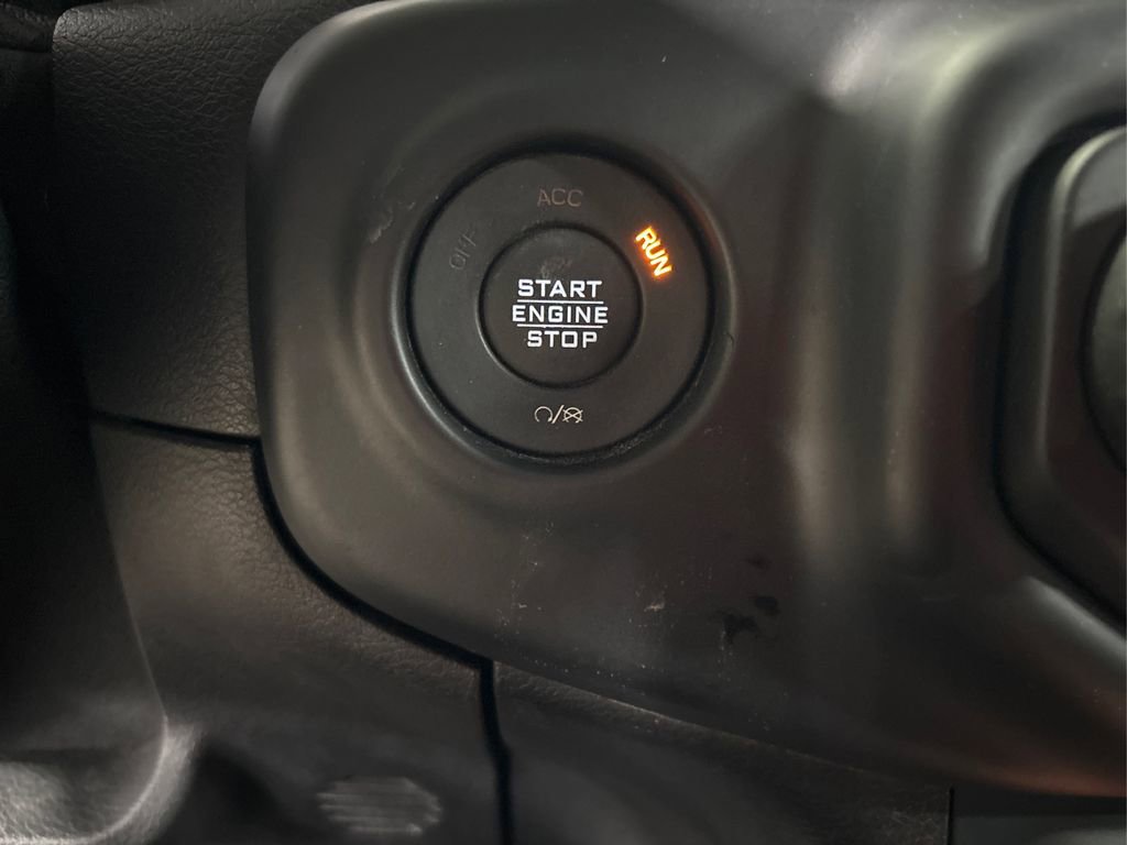 Used 2018 Jeep Wrangler Unlimited Sahara image 32