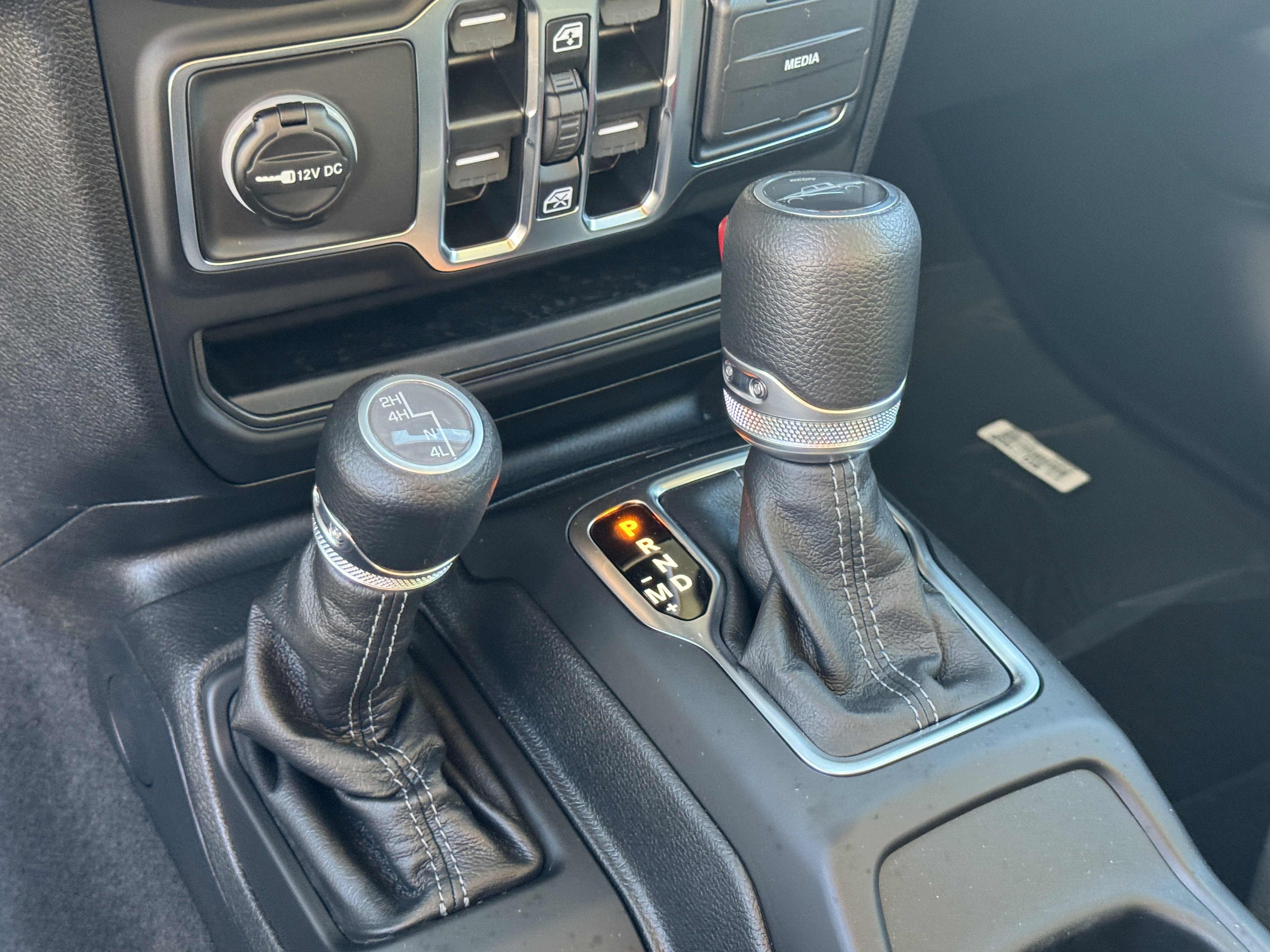 New 2025 Jeep Gladiator Sport image 18