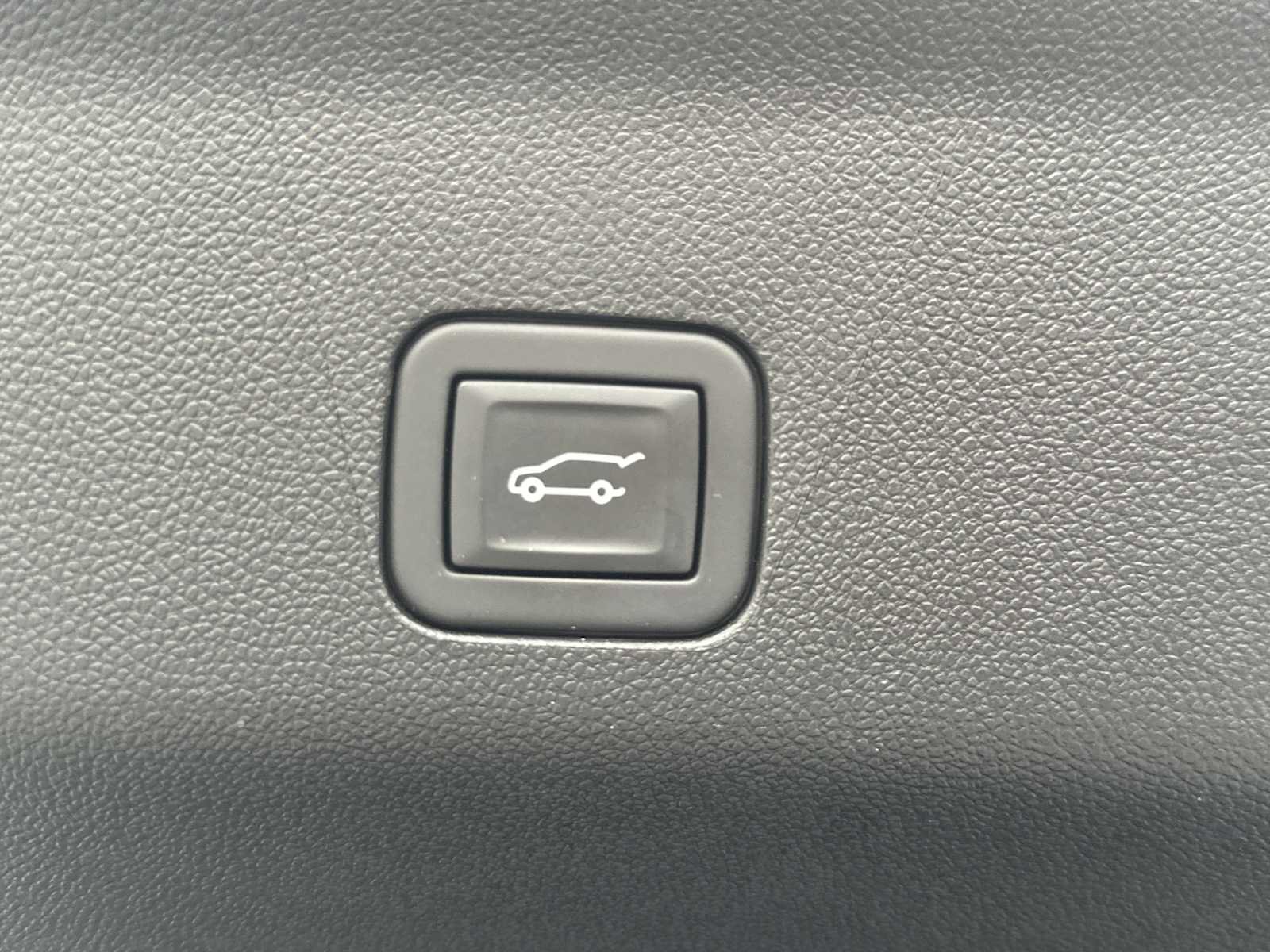 Used 2024 Chevrolet Suburban Z71 w/ Luxury Package image 25