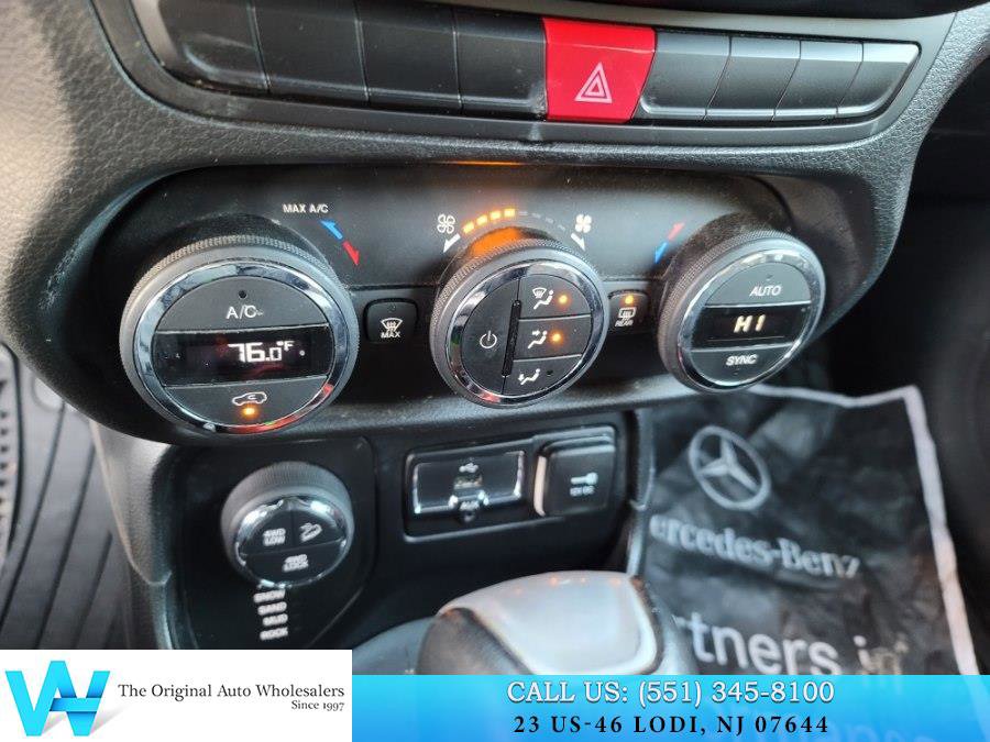 Used 2015 Jeep Renegade Trailhawk w/ Popular Equipment Group image 18