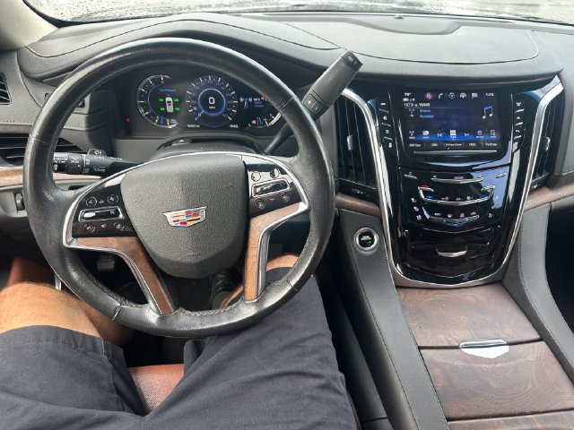 Used 2020 Cadillac Escalade Luxury RWD image 12
