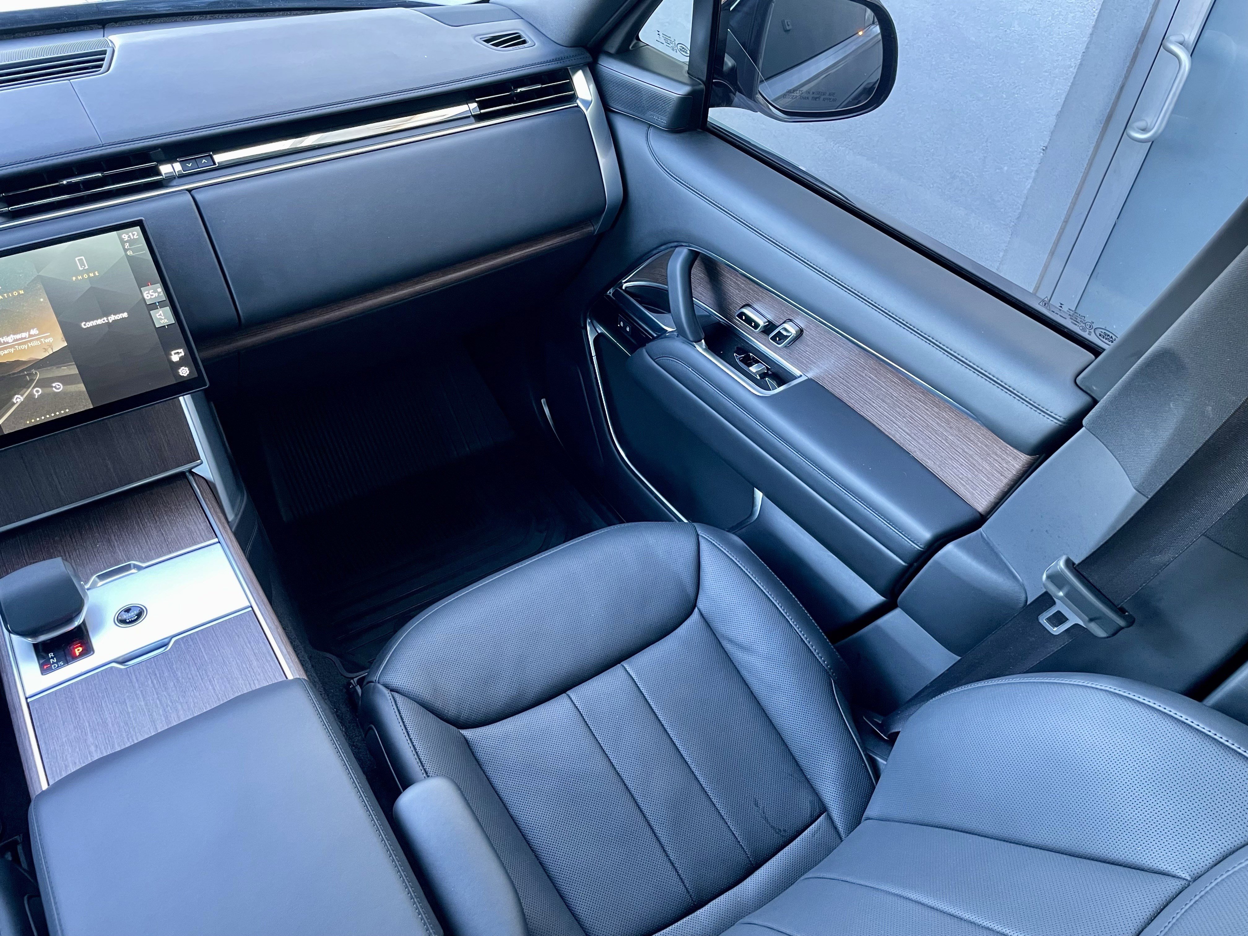 Used 2025 Land Rover Range Rover Long Wheelbase SE image 18