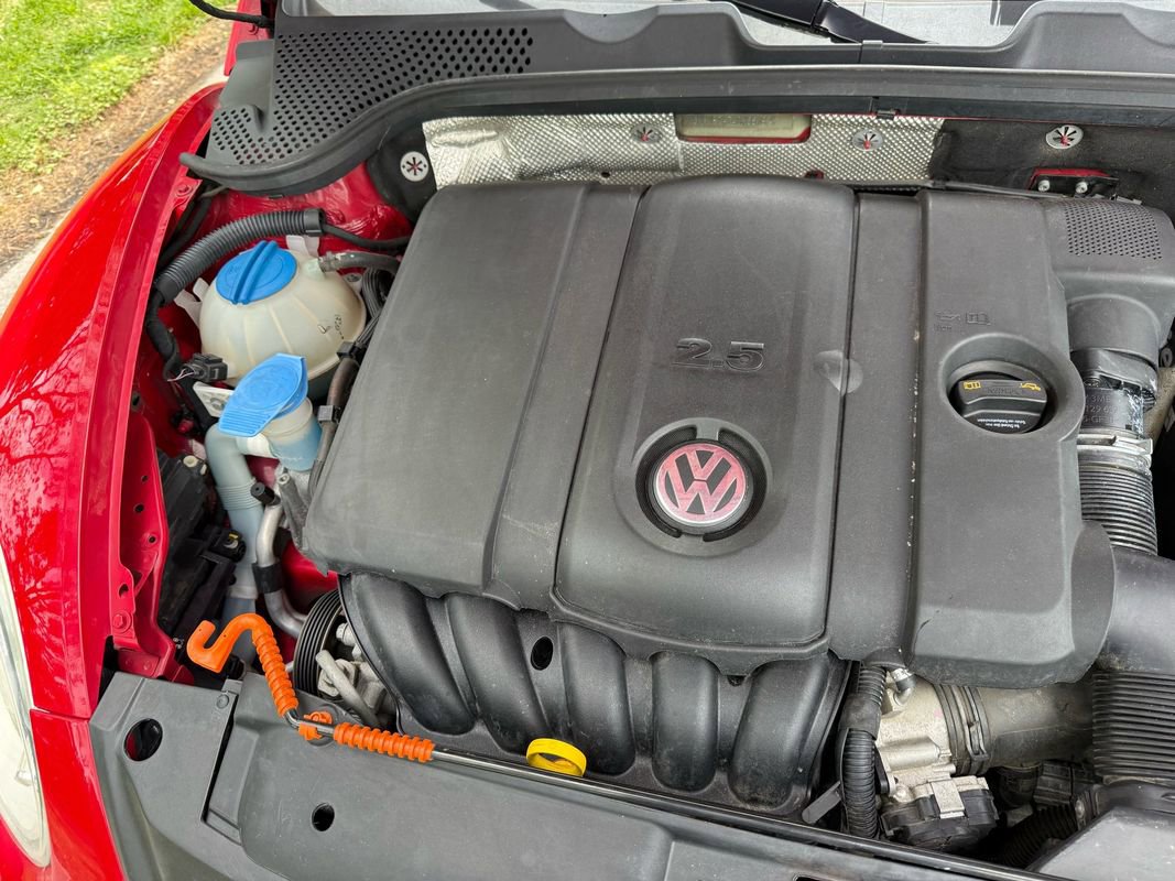 Used 2013 Volkswagen Beetle 2.5 FWD image 34