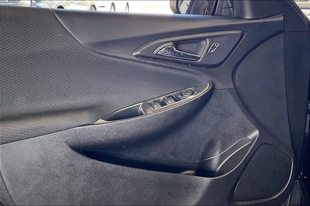 Used 2025 Chevrolet Malibu LT FWD image 2