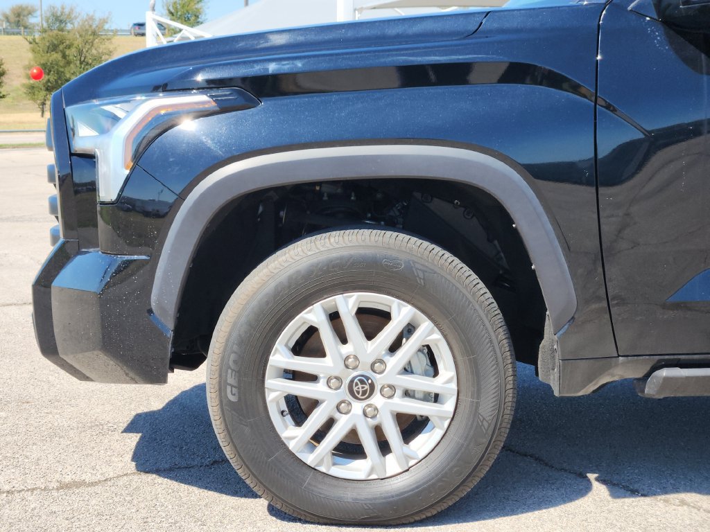 Used 2024 Toyota Tundra SR5 w/ SR5 Convenience Package AWD/4WD image 10