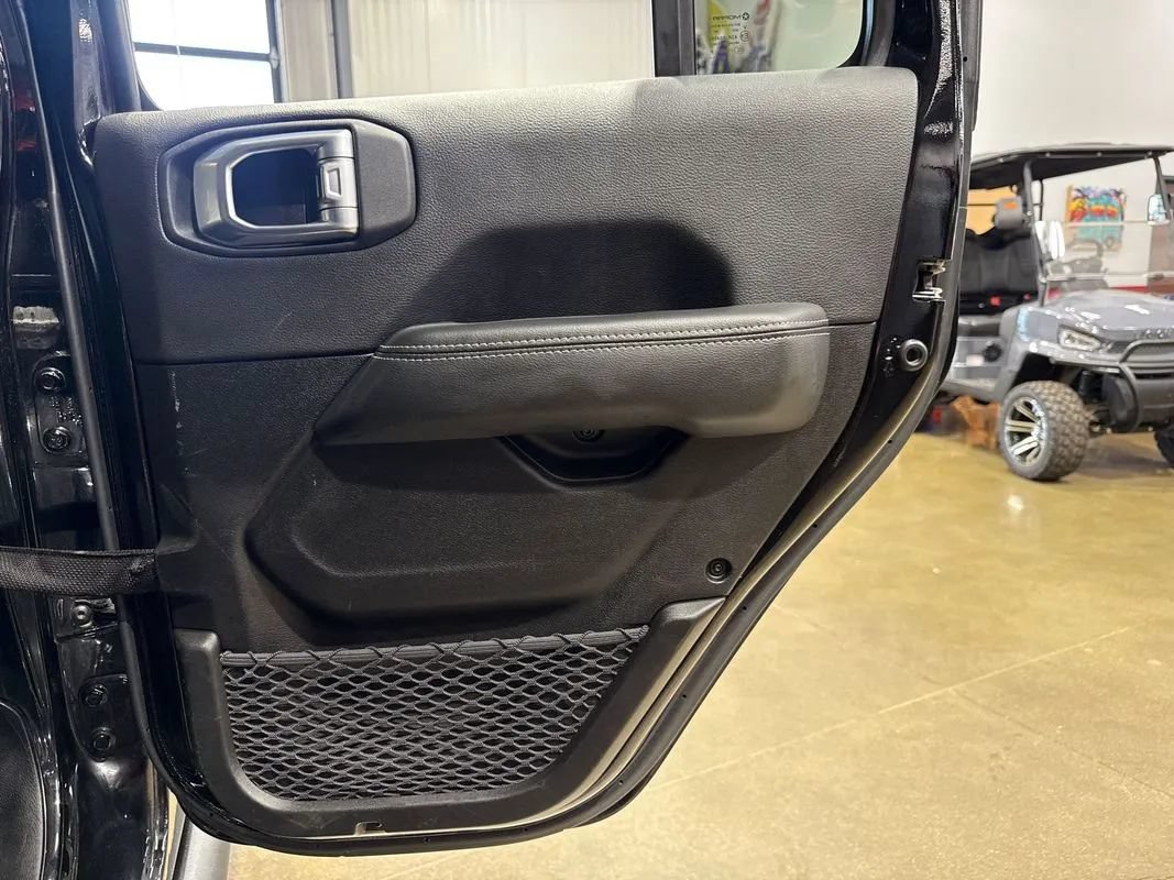Used 2023 Jeep Gladiator Overland w/ Cold Weather Group AWD/4WD image 61