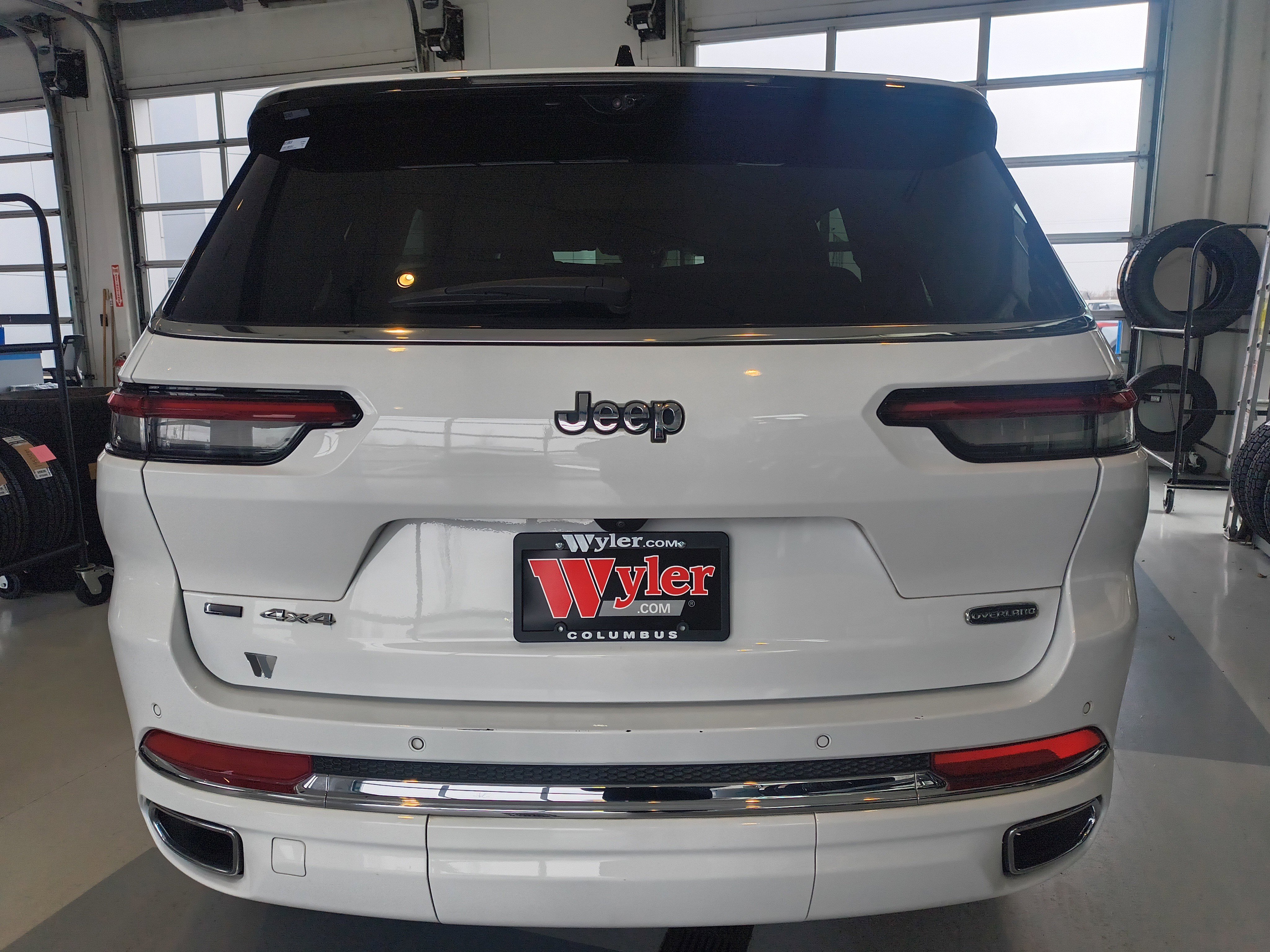 Used 2023 Jeep Grand Cherokee L Overland w/ Luxury Tech Group IV image 5