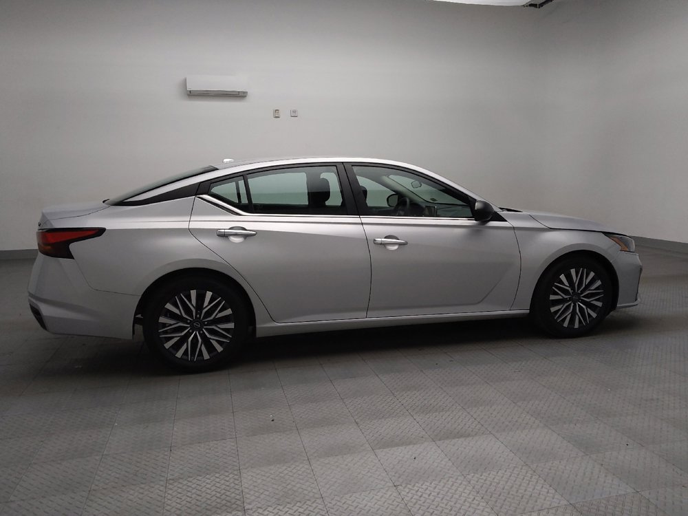 Used 2024 Nissan Altima 2.5 SV image 10