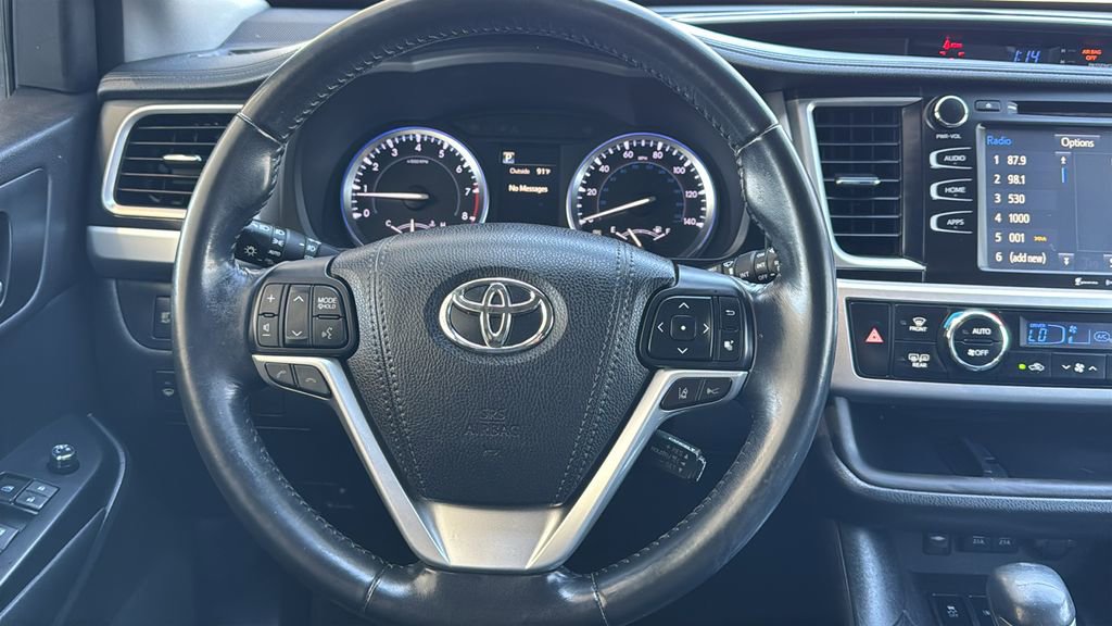 Used 2017 Toyota Highlander SE AWD/4WD image 10