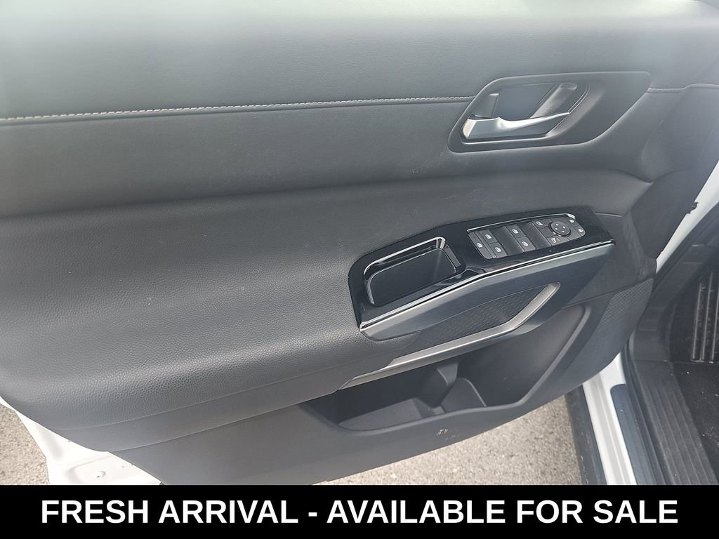 Used 2025 Nissan Pathfinder SL w/ SL Premium Package image 9