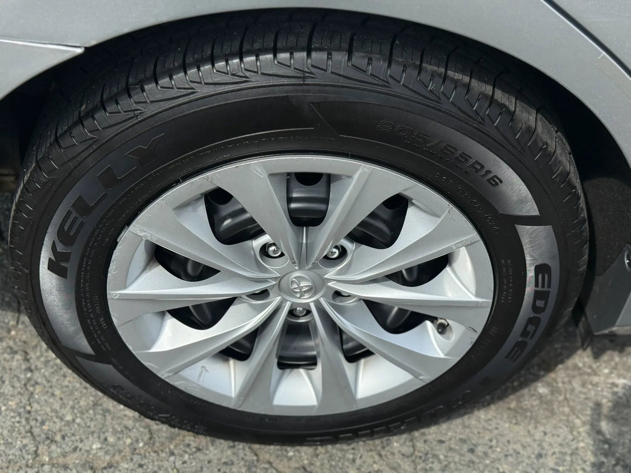 Used 2016 Toyota Camry LE FWD image 36