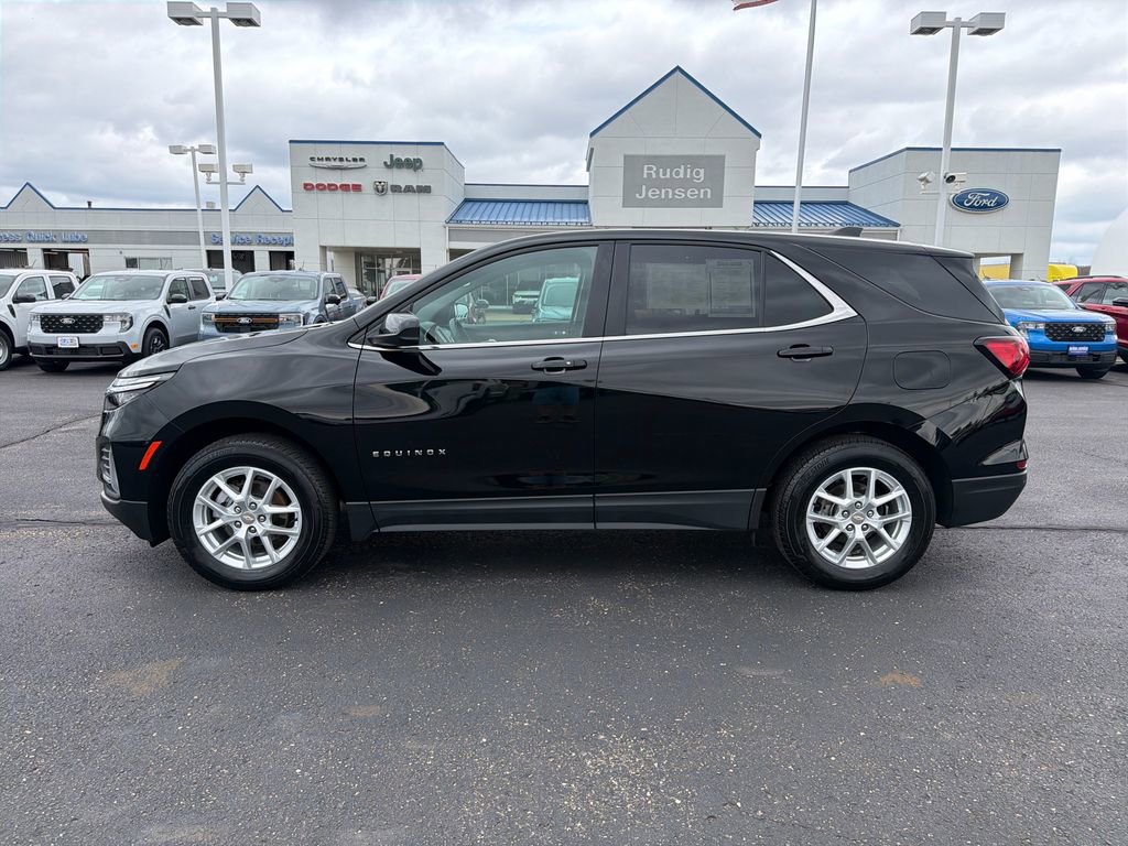 Used 2023 Chevrolet Equinox LT image 2
