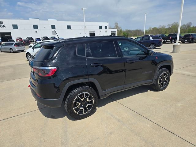 Used 2025 Jeep Compass Trailhawk image 14