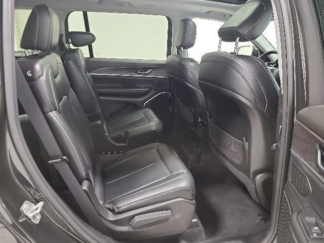 Used 2022 Jeep Grand Cherokee L Limited AWD/4WD image 19