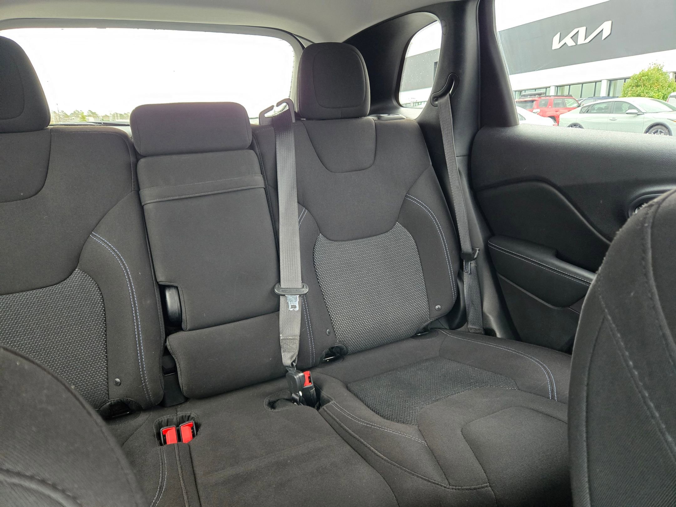 Used 2019 Jeep Cherokee Latitude w/ Popular Appearance Group image 14