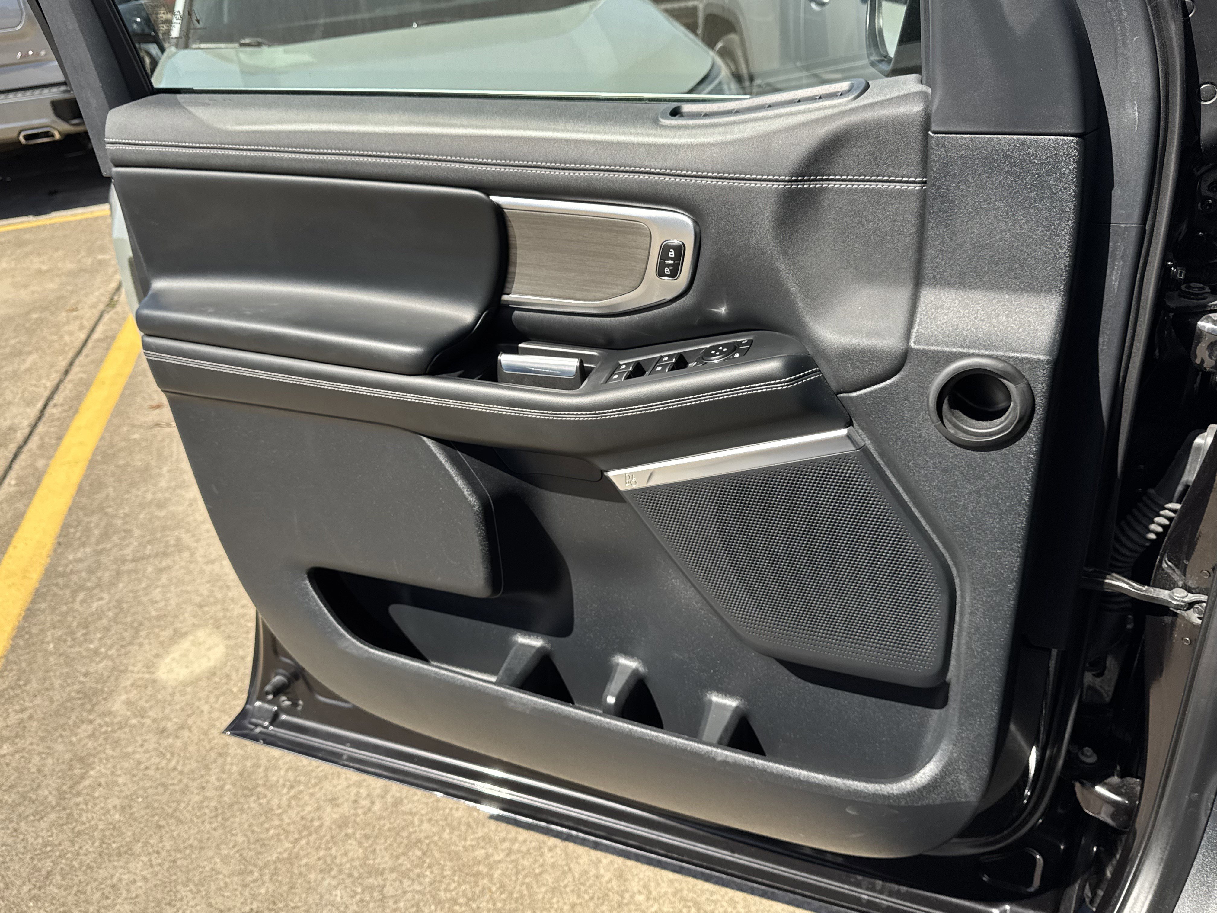 Used 2025 Ford Expedition Max Platinum image 28