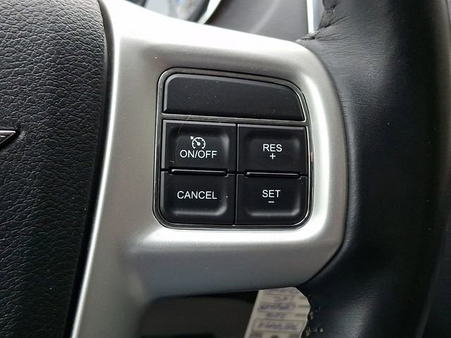 Used 2016 Chrysler Town & Country Touring image 26