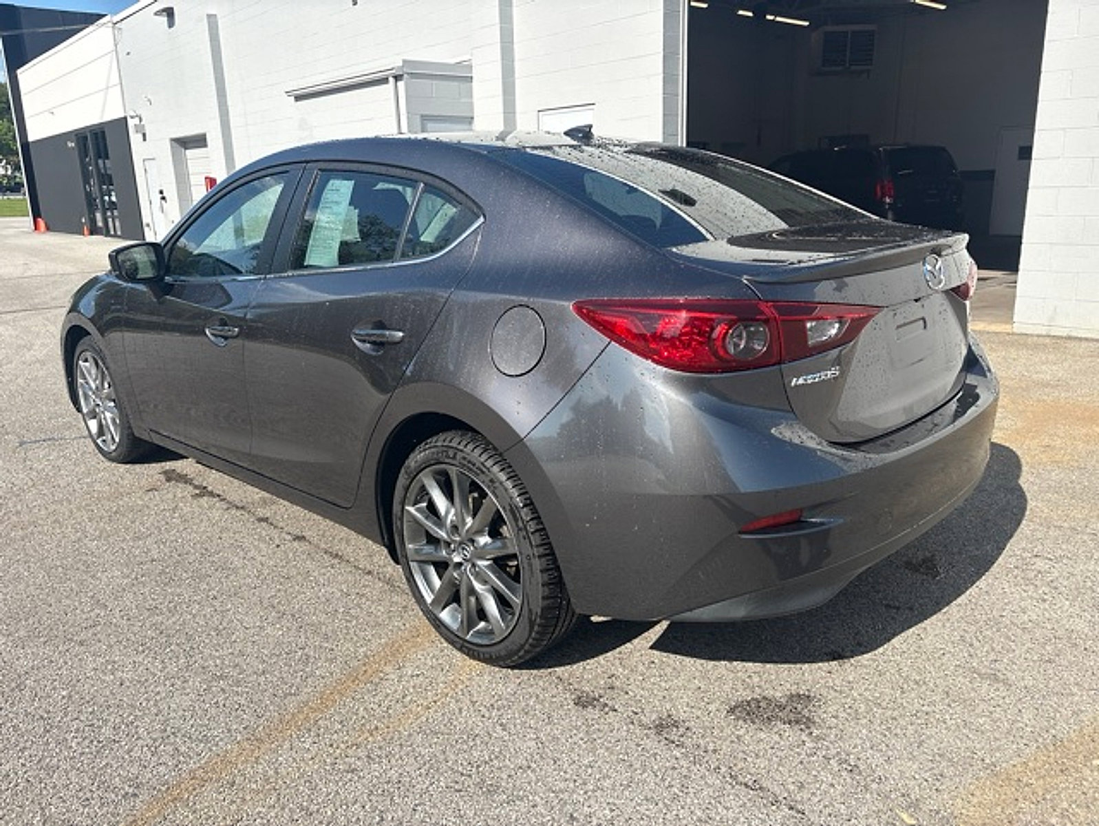 Used 2018 MAZDA MAZDA3 Touring FWD image 4